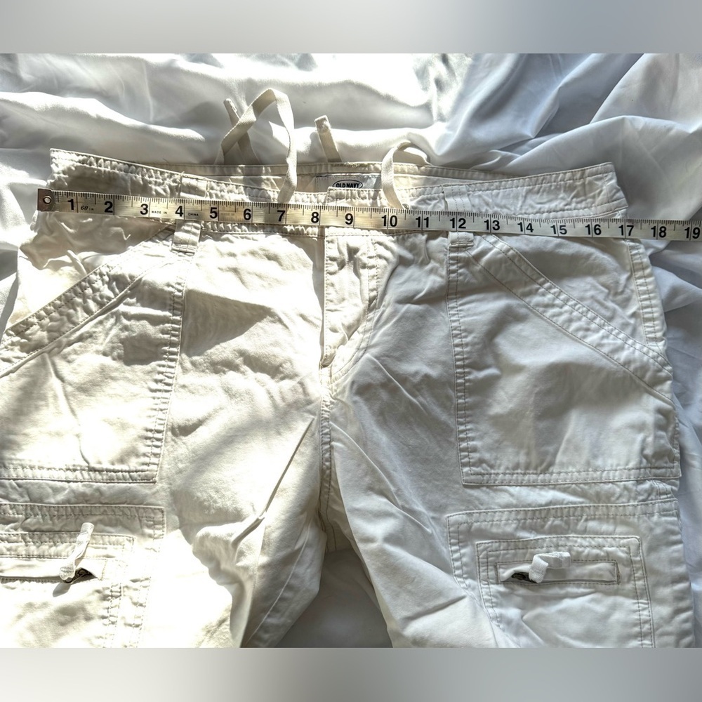 Old Navy Women’s White Cargo Pants Size 12 - Picture 8 of 9